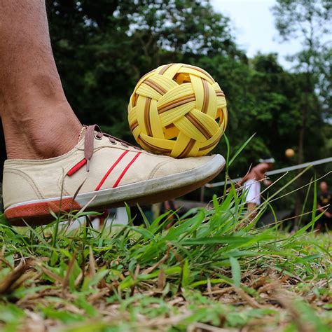 What factors should you consider when choosing Sepak Takraw shoes 